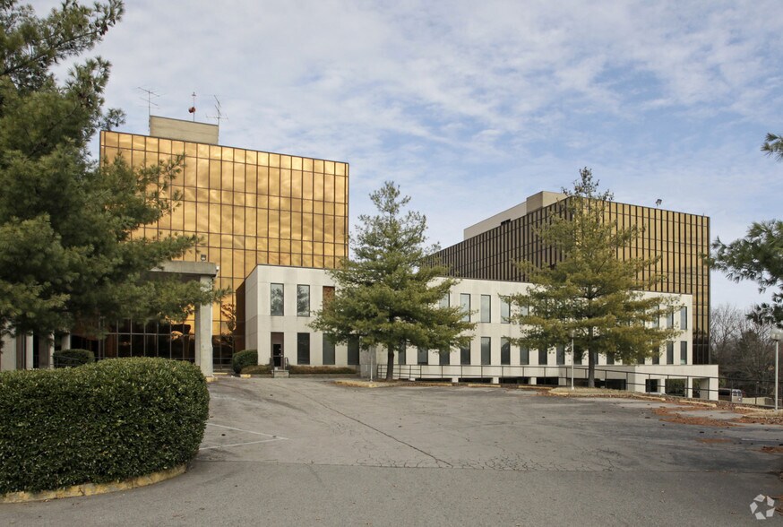 612 W Due West Ave, Madison, TN 37115 Due West Towers