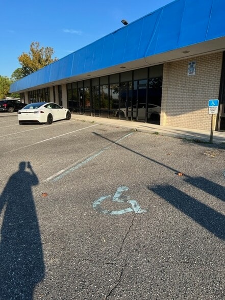 580 Ellis Rd S, Jacksonville, FL for sale - Building Photo - Image 2 of 16