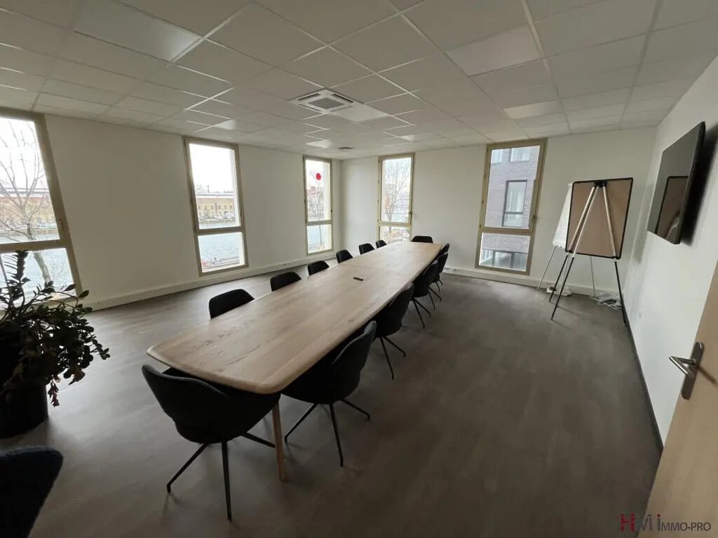 Location Bureaux 473 m² - Photo 1