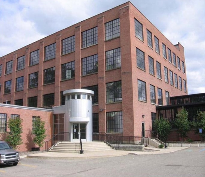 401 Hall St SW, Grand Rapids, MI for sale - Building Photo - Image 1 of 12