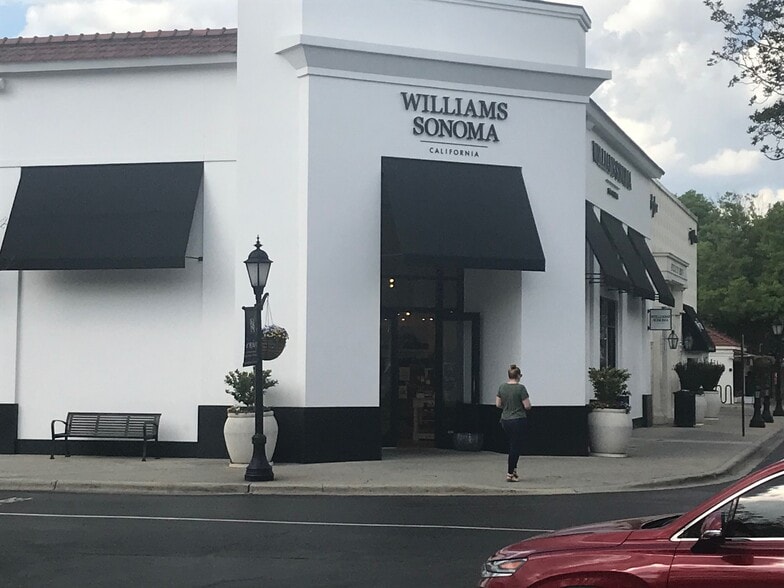 6401 Carnegie Blvd, Charlotte, NC for lease - Building Photo - Image 3 of 6