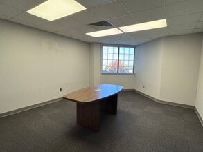 701 Cedar Lake Blvd, Oklahoma City, OK for lease Interior Photo- Image 2 of 5