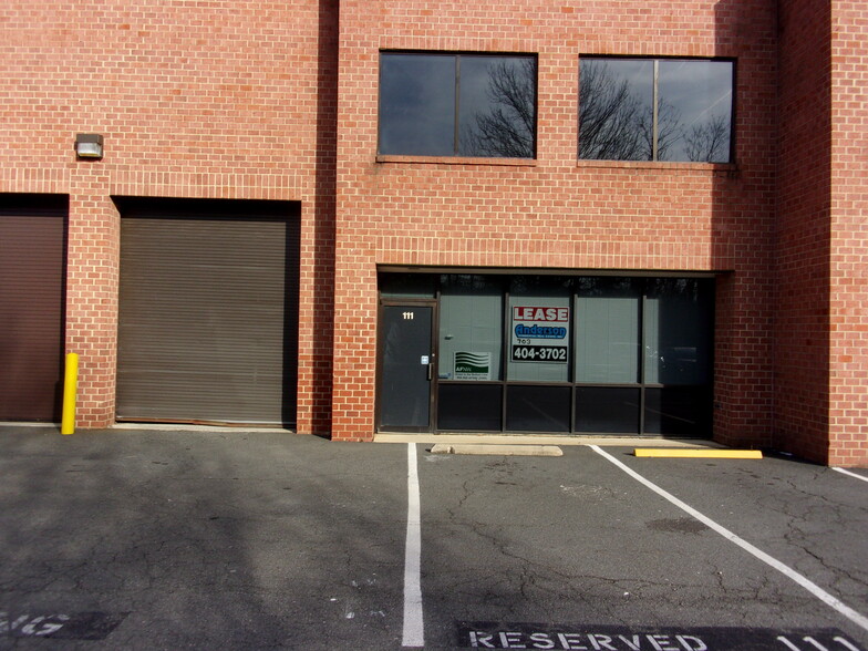 45681 Oakbrook Ct, Sterling, VA for lease - Building Photo - Image 3 of 4