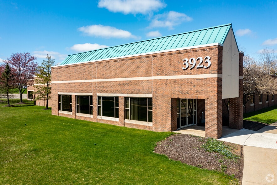 3923 Ranchero Dr, Ann Arbor, MI for sale - Building Photo - Image 3 of 13