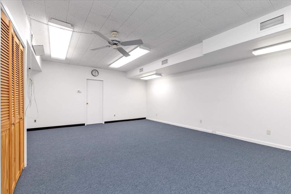 265 Jericho Tpke, Floral Park, NY 11001