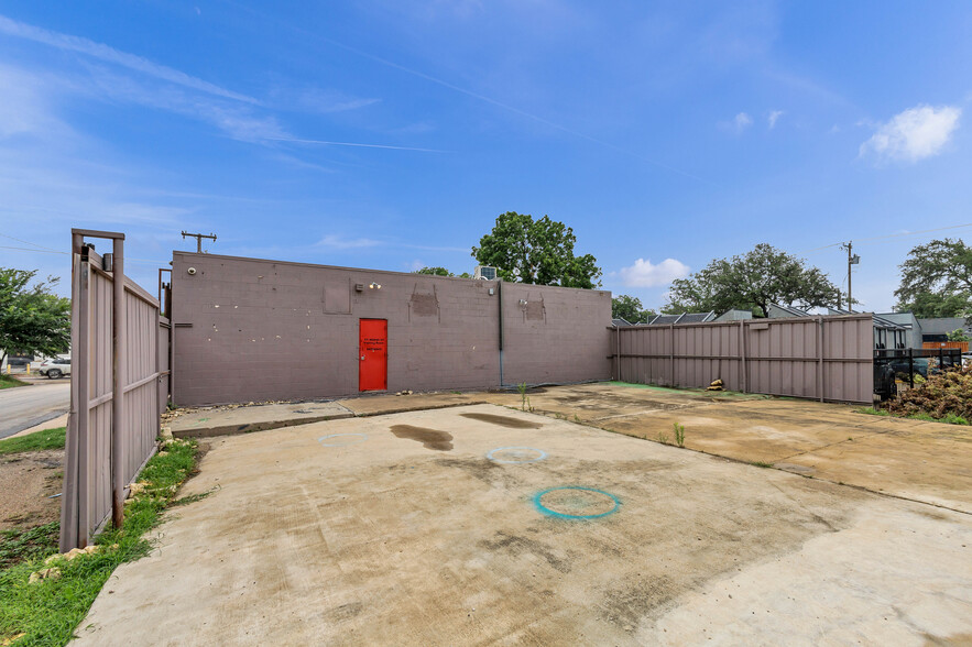 914 W Commerce St, Dallas, TX for lease - Building Photo - Image 3 of 38