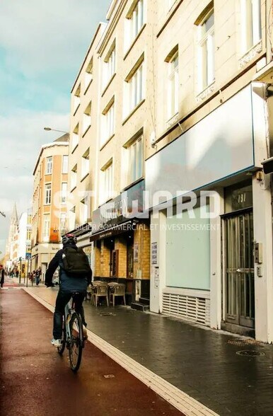 Retail in Lille for lease - Building Photo - Image 1 of 13