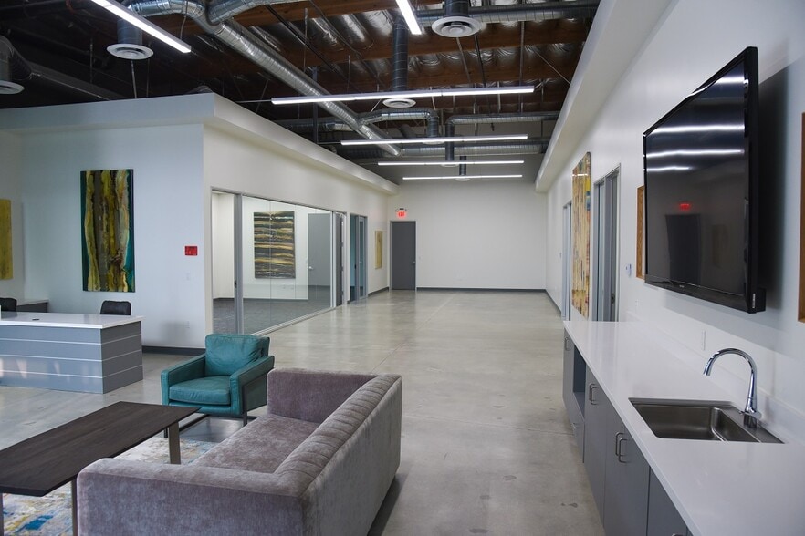 5472 E La Palma Ave, Anaheim, CA for sale - Building Photo - Image 3 of 9