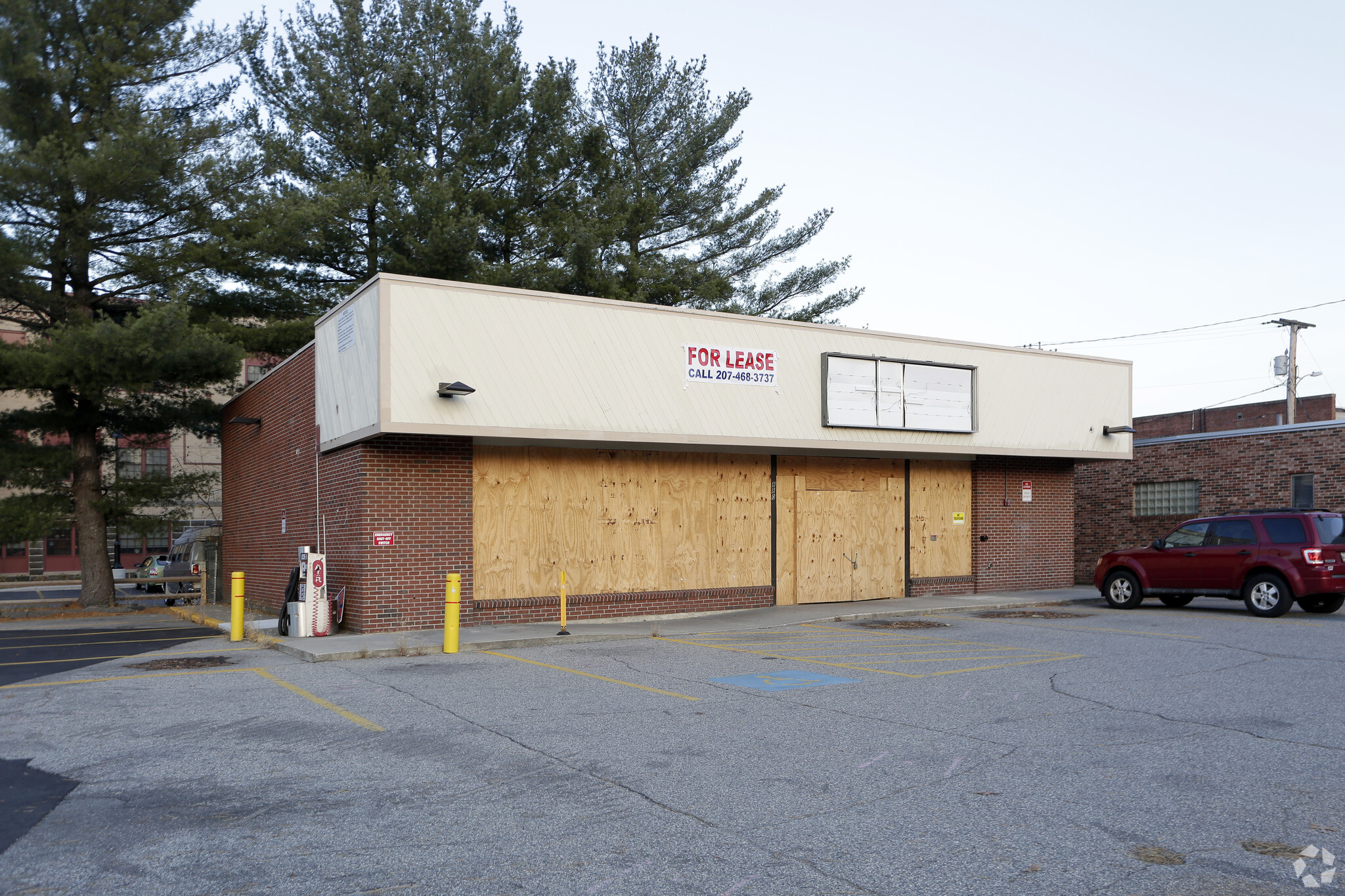 880 Main St, Sanford, ME for sale Primary Photo- Image 1 of 1