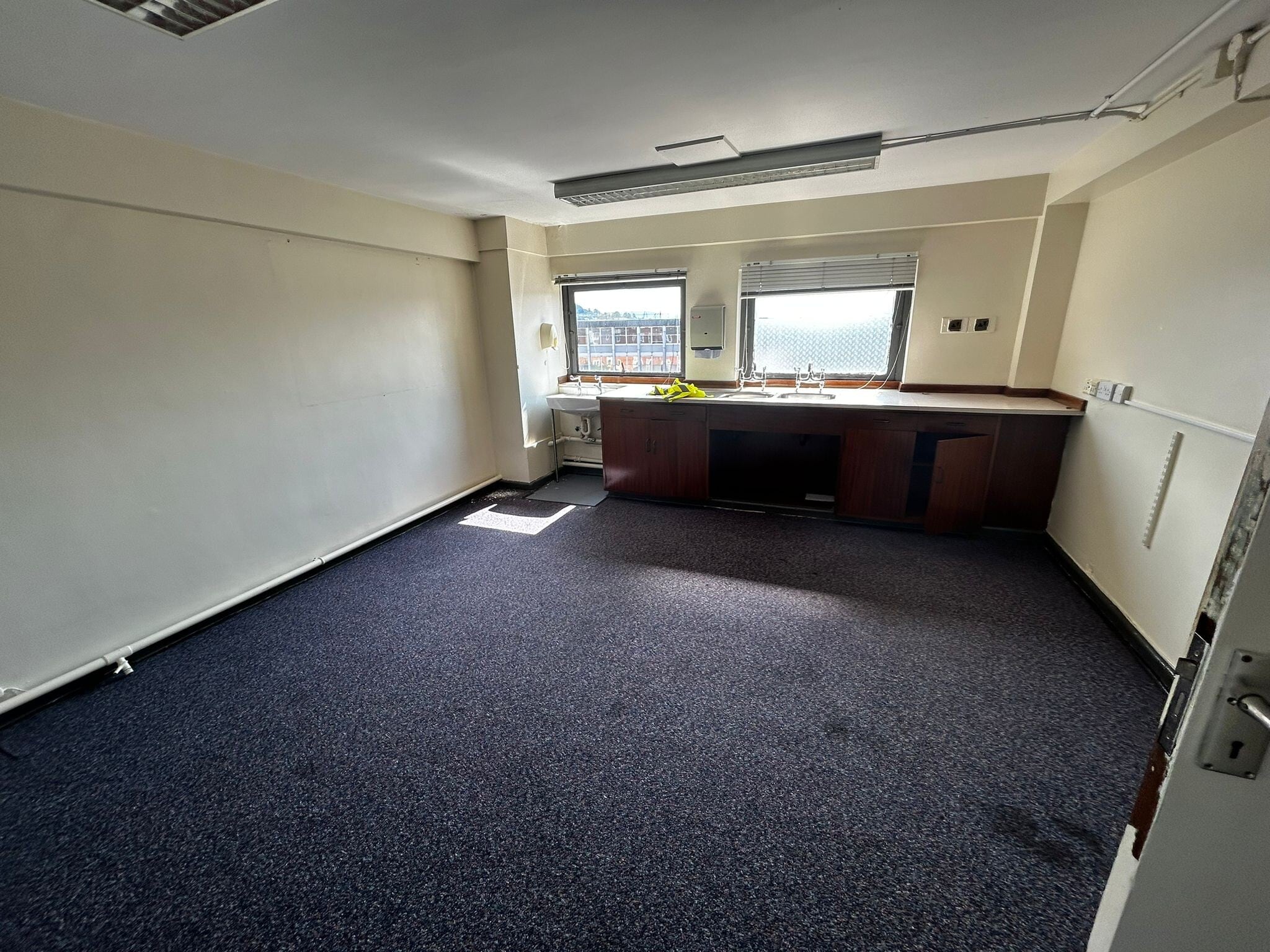 3 Grove Pl, Swansea for lease Interior Photo- Image 1 of 12
