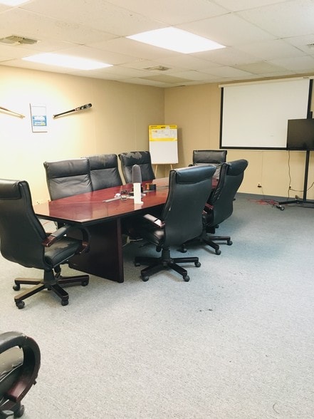 405 Mitchell St, Bryan, TX for sale - Building Photo - Image 2 of 8