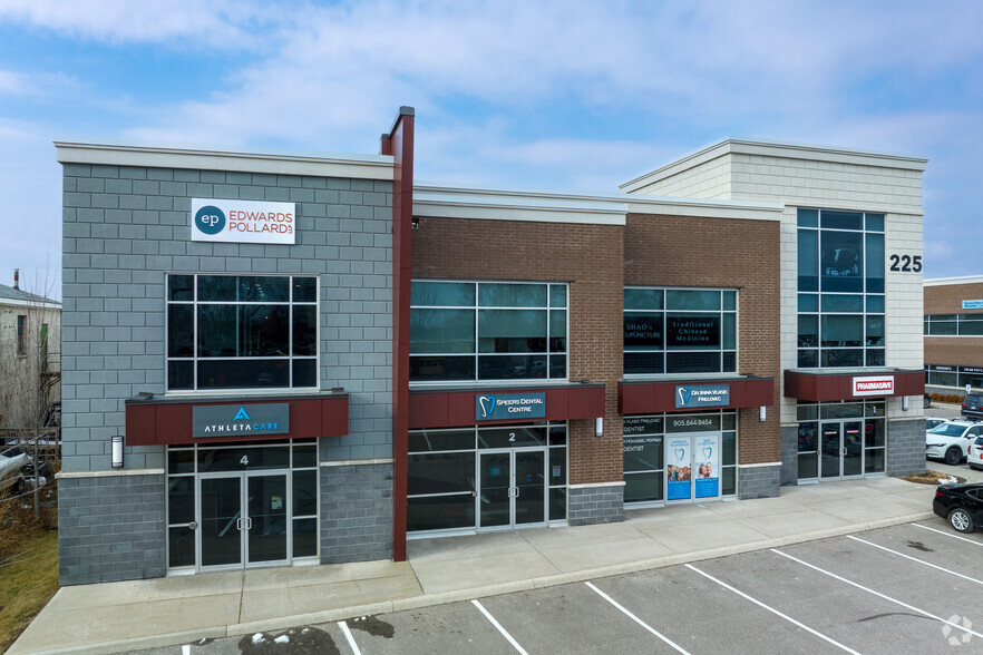 225 Speers Rd, Oakville, ON for lease - Building Photo - Image 2 of 5