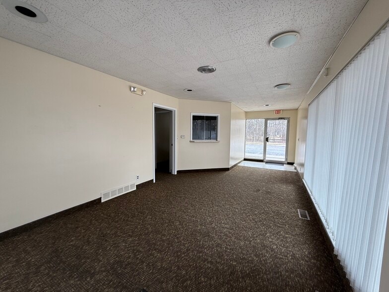 118-124 Cole Rd, Monroe, MI for sale - Building Photo - Image 3 of 10