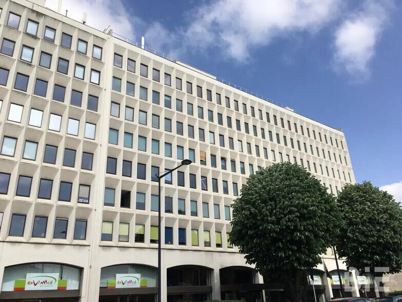 Office in Bordeaux for lease - Building Photo - Image 1 of 8