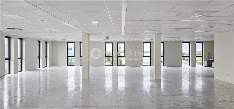 Office in Seclin for lease - Interior Photo - Image 3 of 6