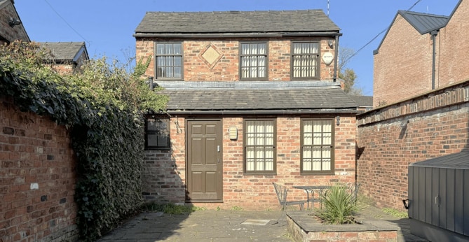 26A The Downs, Altrincham for lease - Primary Photo - Image 1 of 1