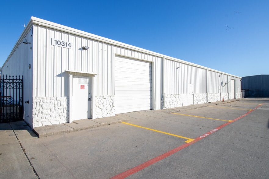 10312 Bickham Rd, Dallas, TX for lease - Building Photo - Image 1 of 9