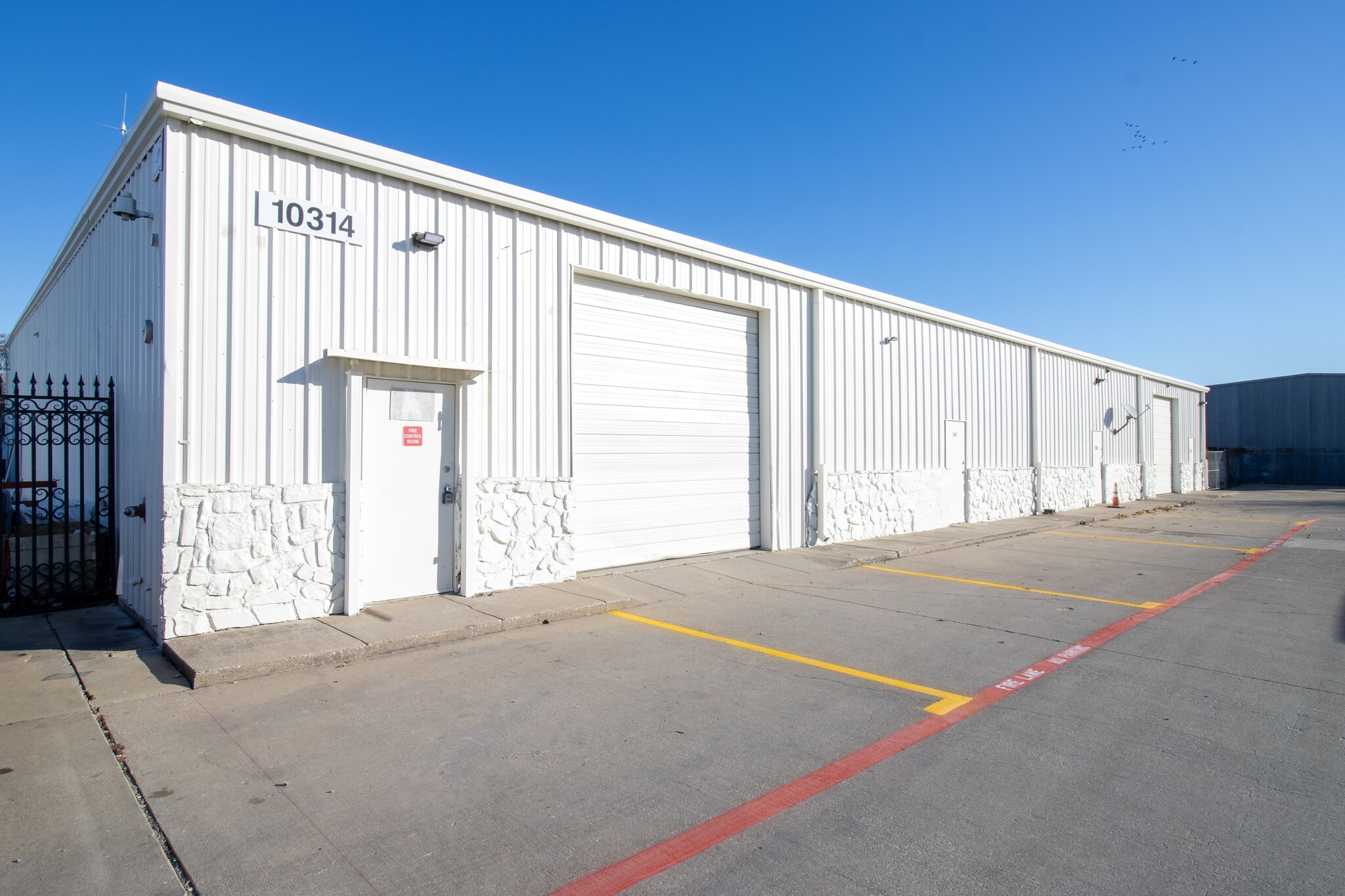 10312 Bickham Rd, Dallas, TX for lease Building Photo- Image 1 of 10