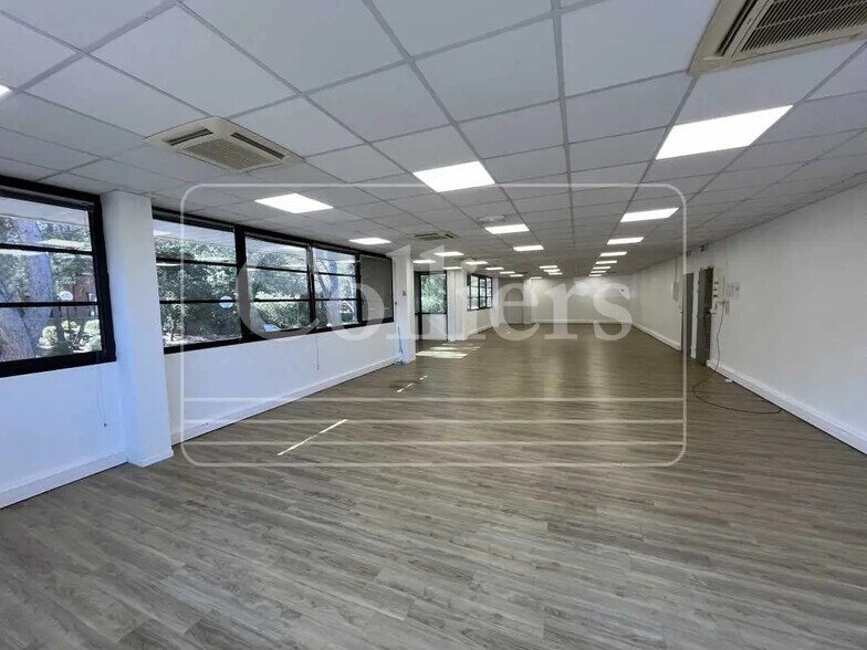 Office in Aix-en-Provence for lease - Building Photo - Image 3 of 7