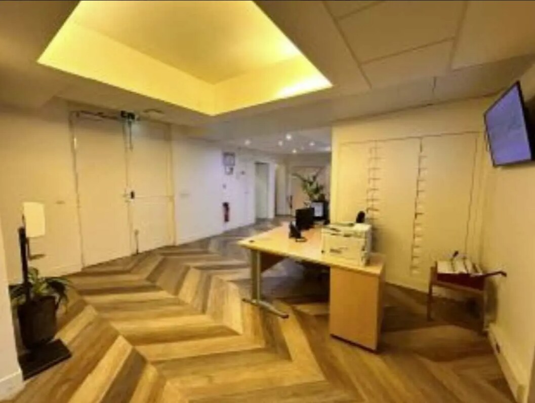 2 B Rue Lord Byron, Paris, PAR 75008 - Unit 01 - - Interior Photo - Image 1 of 3