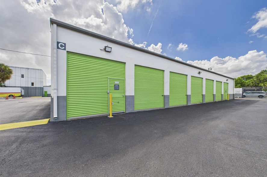 W.P. Carey 35 Property Portfolio portfolio of 35 properties for sale on LoopNet.com - Building Photo - Image 3 of 50