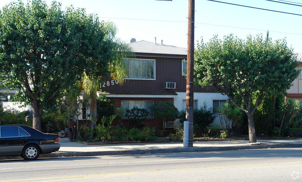 12850 Oxnard St, Valley Village, CA for sale - Primary Photo - Image 1 of 1