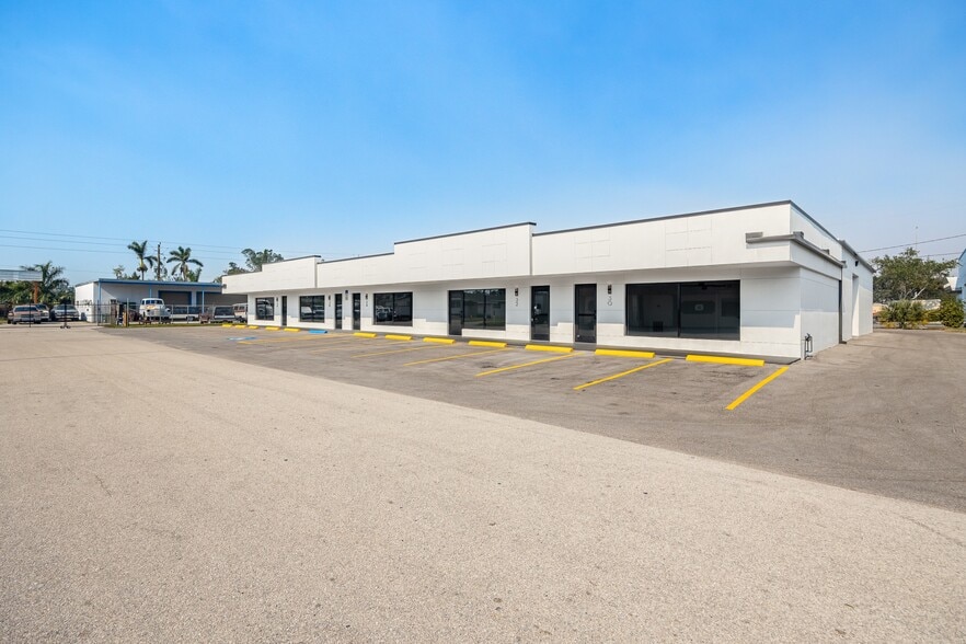 30-40 Mildred Dr, Fort Myers, FL for lease - Building Photo - Image 2 of 5