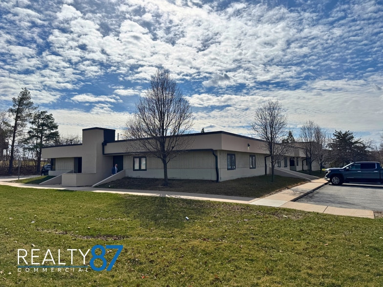 3601 42nd St NE, Cedar Rapids, IA for sale - Building Photo - Image 1 of 15