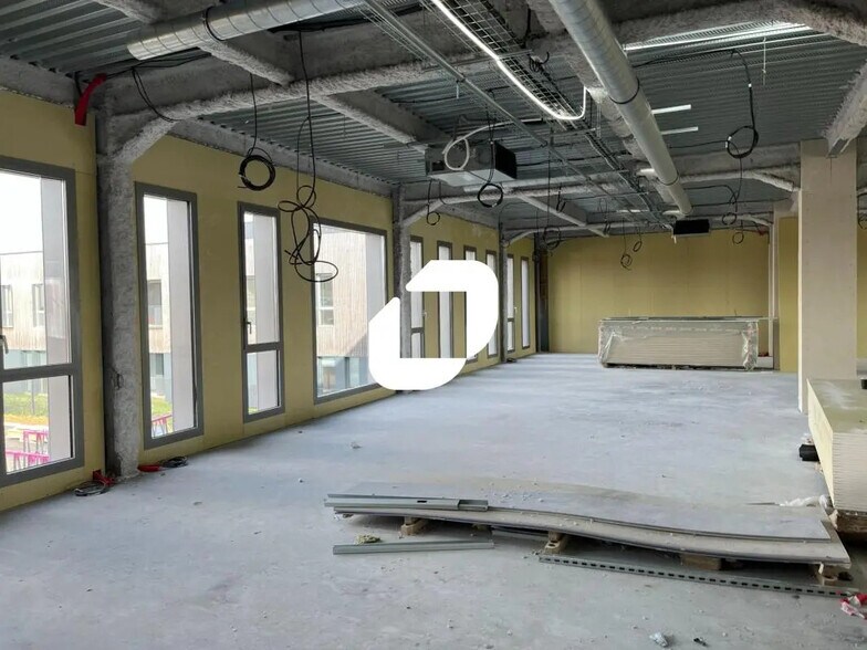 Office in Famars for lease - Building Photo - Image 2 of 9