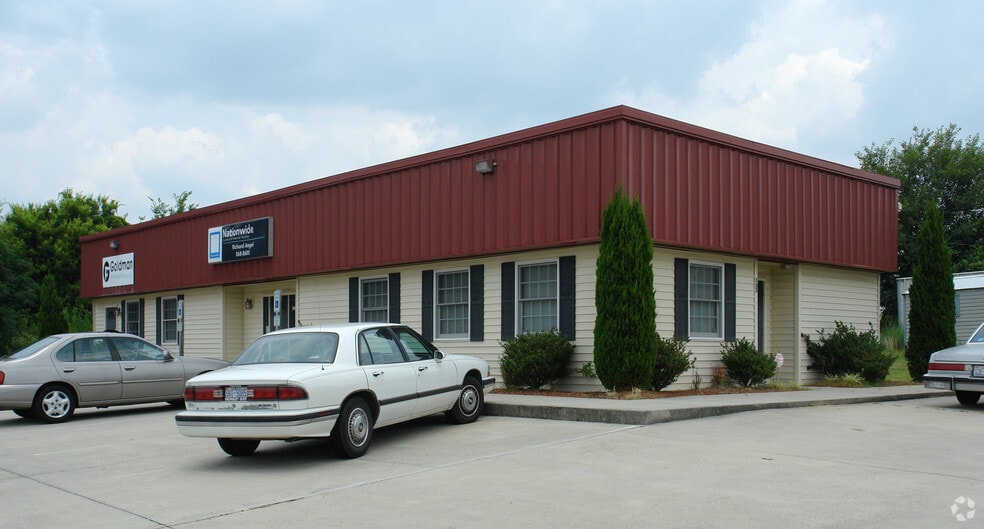 733 Bargain St, Fayetteville, NC 28303