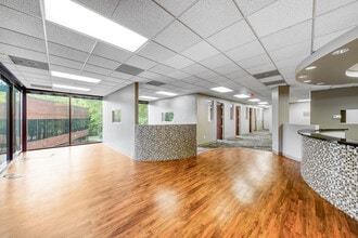 8800 Roswell Rd, Atlanta, GA for lease Interior Photo- Image 2 of 4