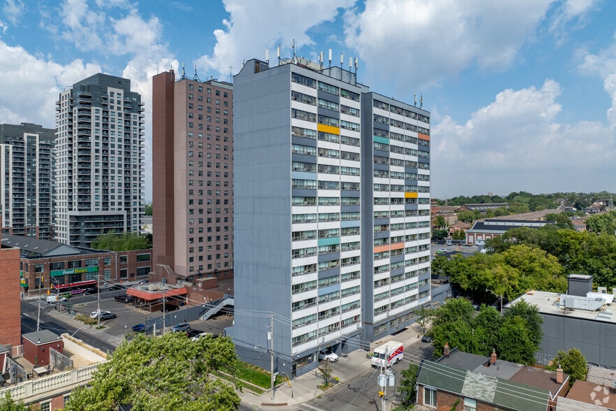 730 St Clarens Ave, Toronto, ON for sale - Primary Photo - Image 1 of 1