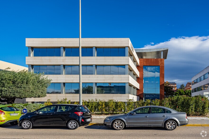 Carrer Charles Robert Darwin, 22, Paterna, Valencia for lease - Building Photo - Image 2 of 4