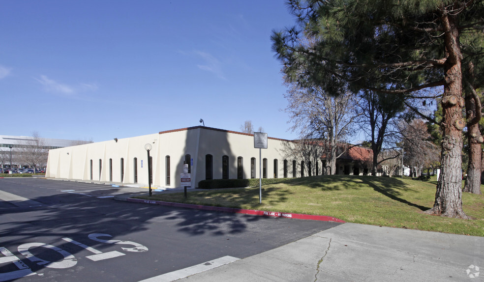 1195 Bordeaux Dr, Sunnyvale, CA for lease - Primary Photo - Image 1 of 10