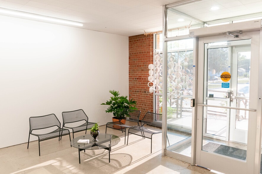 22005 Van Dyke Ave, Warren, MI for lease - Interior Photo - Image 3 of 19