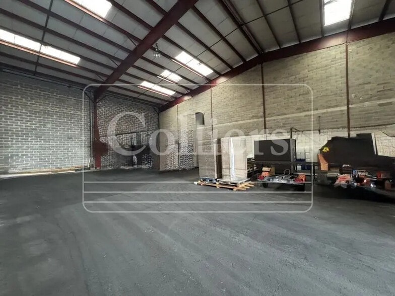 Office in Aubagne for lease - Interior Photo - Image 1 of 3