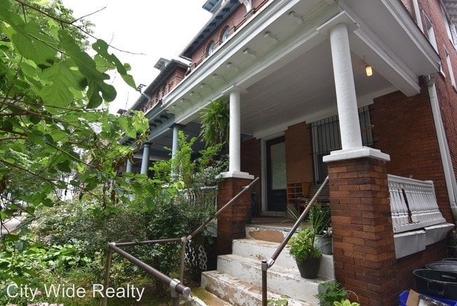 238 S 45th St, Philadelphia, PA for sale - Primary Photo - Image 1 of 7