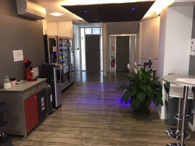 Office in Rousset for lease - Building Photo - Image 3 of 12