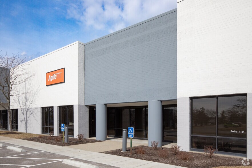 1830 Airport Exchange Blvd, Erlanger, KY for lease - Building Photo - Image 2 of 5