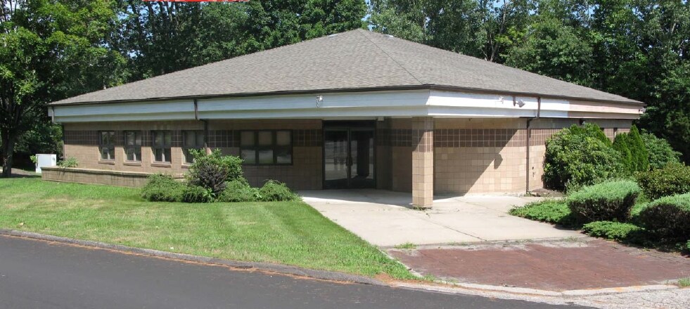 15 Armstrong Rd, Shelton, CT for sale - Primary Photo - Image 1 of 1