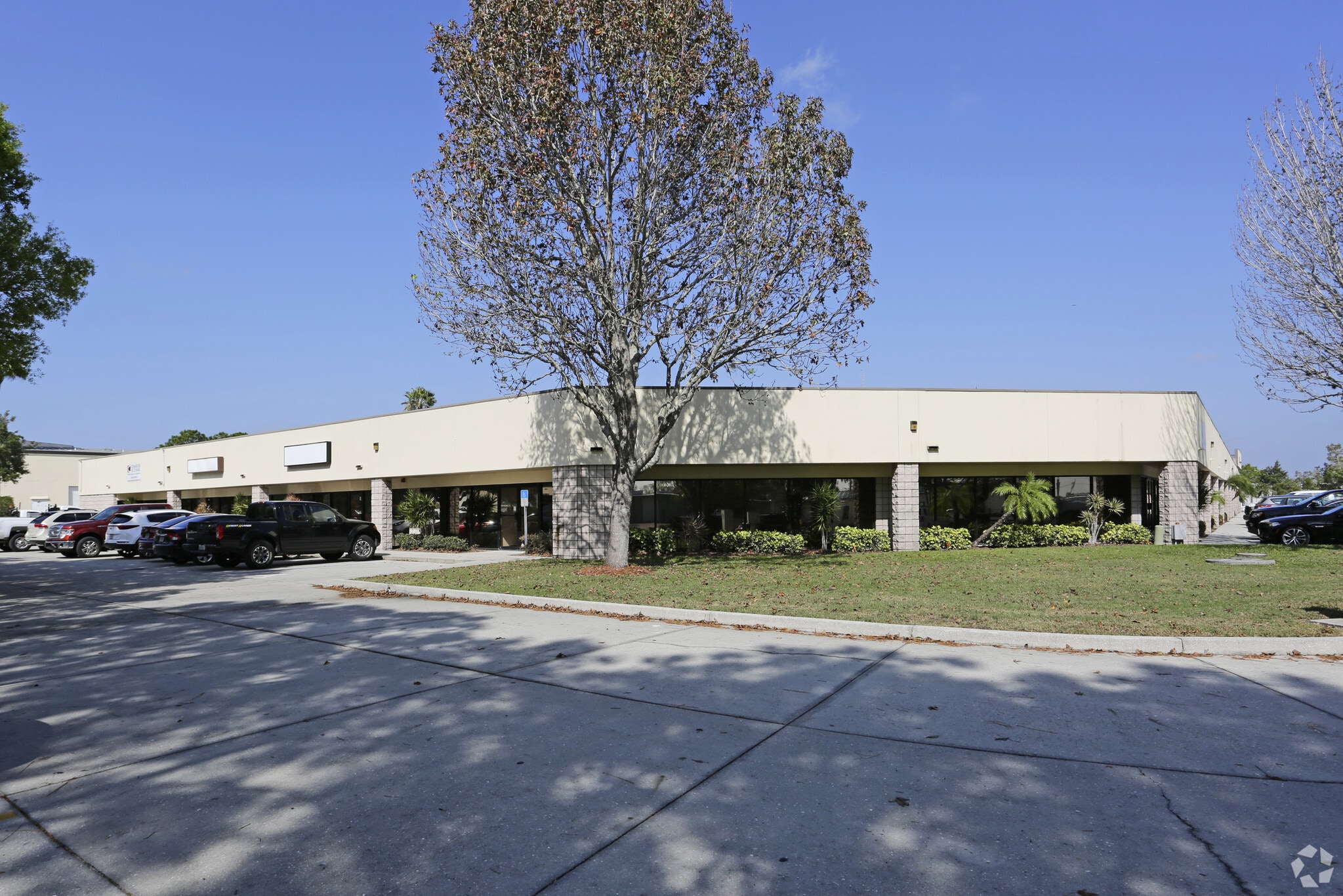 418-544 Interstate Ct, Sarasota, FL for lease Primary Photo- Image 1 of 9