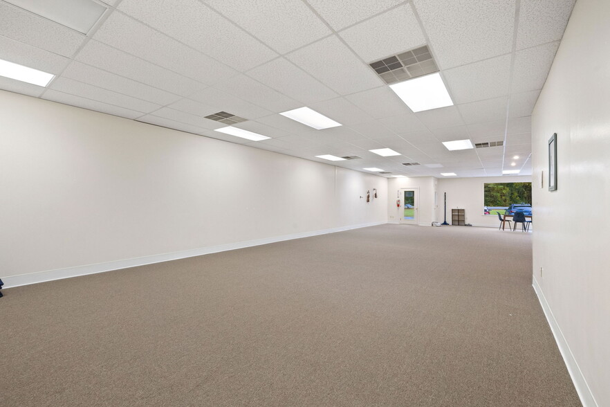 323 Gonic Rd, Rochester, NH for lease - Building Photo - Image 3 of 12