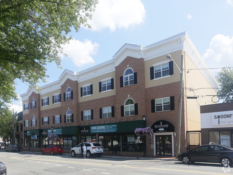 34-44 Gerard St, Huntington, NY for sale - Primary Photo - Image 1 of 1