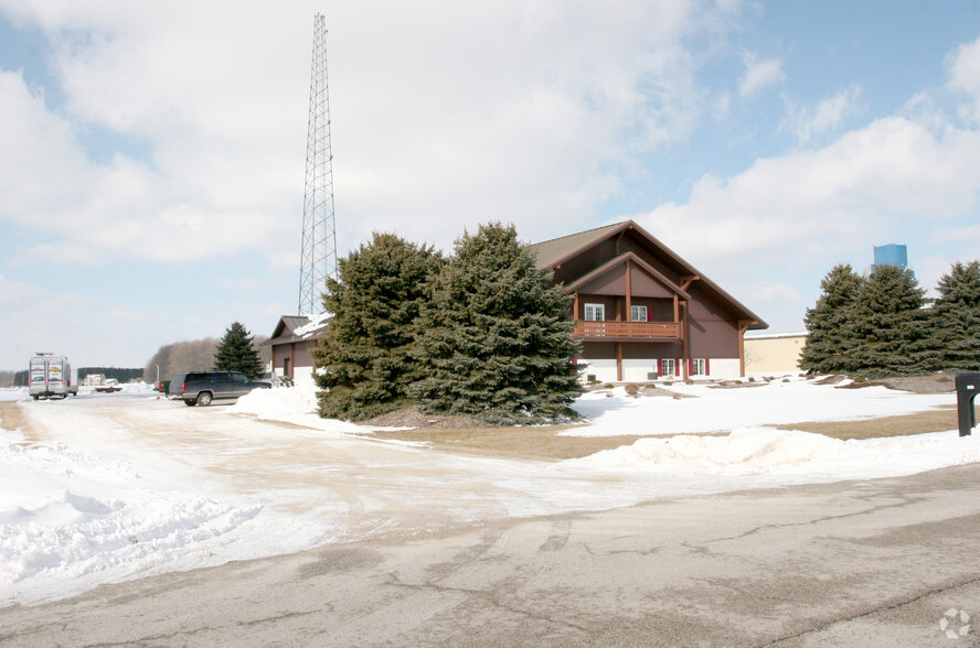 300 Industrial Dr, Random Lake, WI for sale - Primary Photo - Image 1 of 1