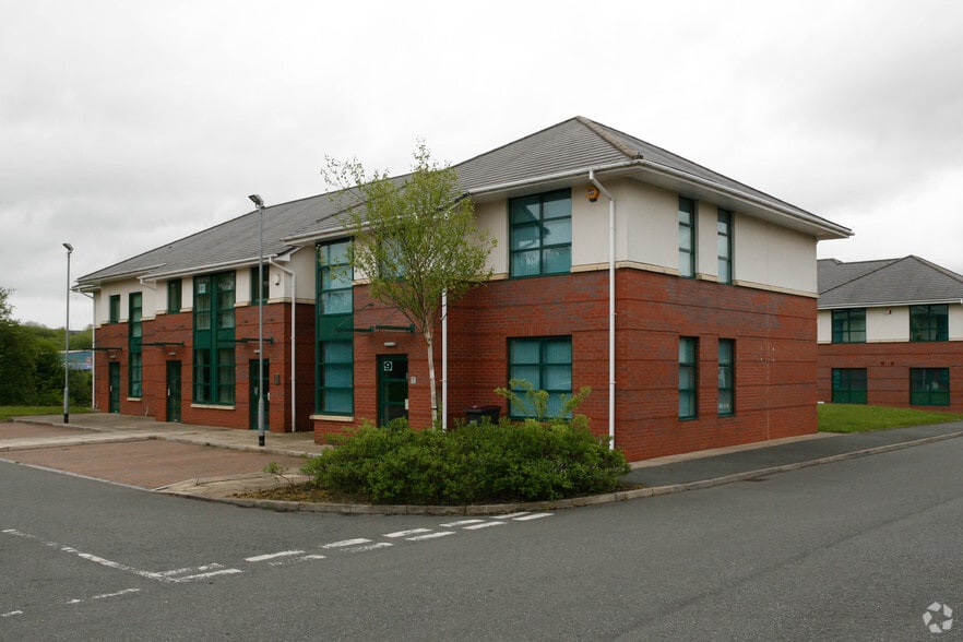 Salmon Fields, Oldham for sale - Primary Photo - Image 1 of 1