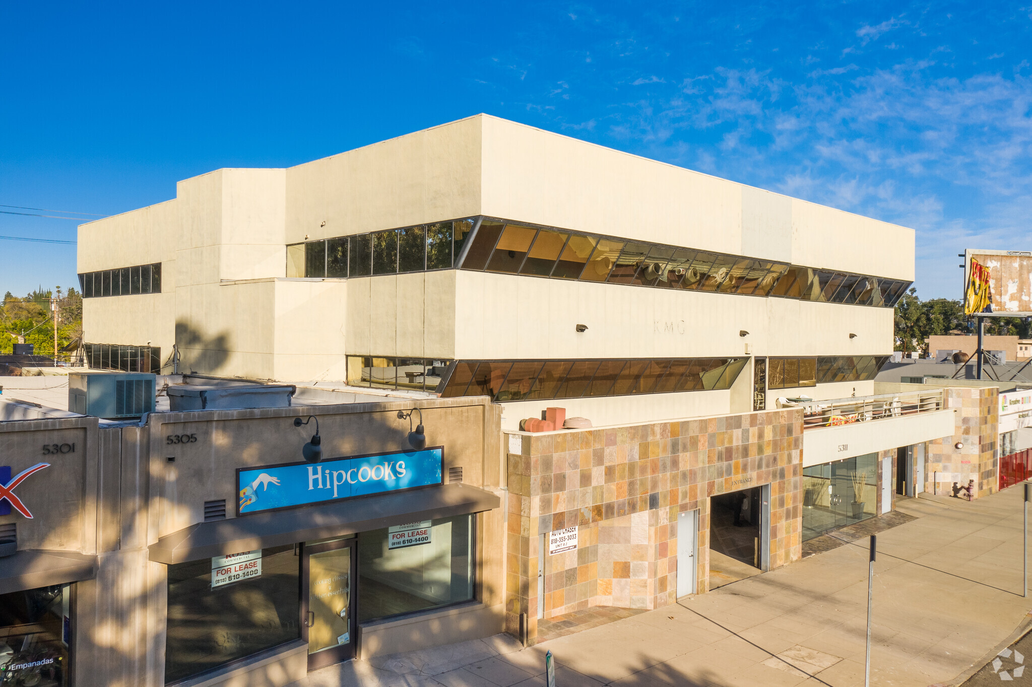 5311 Topanga Canyon Blvd, Woodland Hills, CA for lease Building Photo- Image 1 of 7