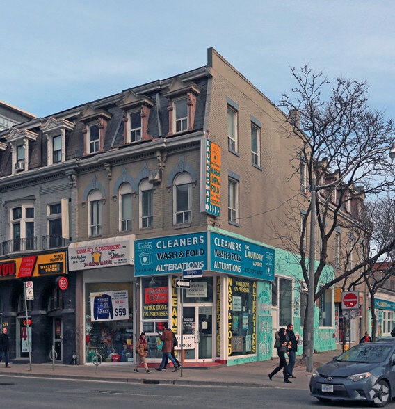 525-527 Yonge St, Toronto, ON for lease - Primary Photo - Image 1 of 2