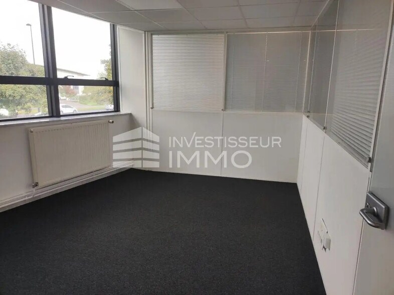 Office in Champigny-sur-Marne for lease - Interior Photo - Image 2 of 3