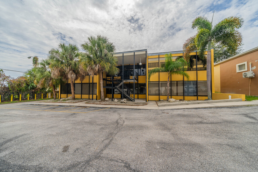 4013 N Armeniaa Ave, Tampa, FL for lease - Building Photo - Image 1 of 16