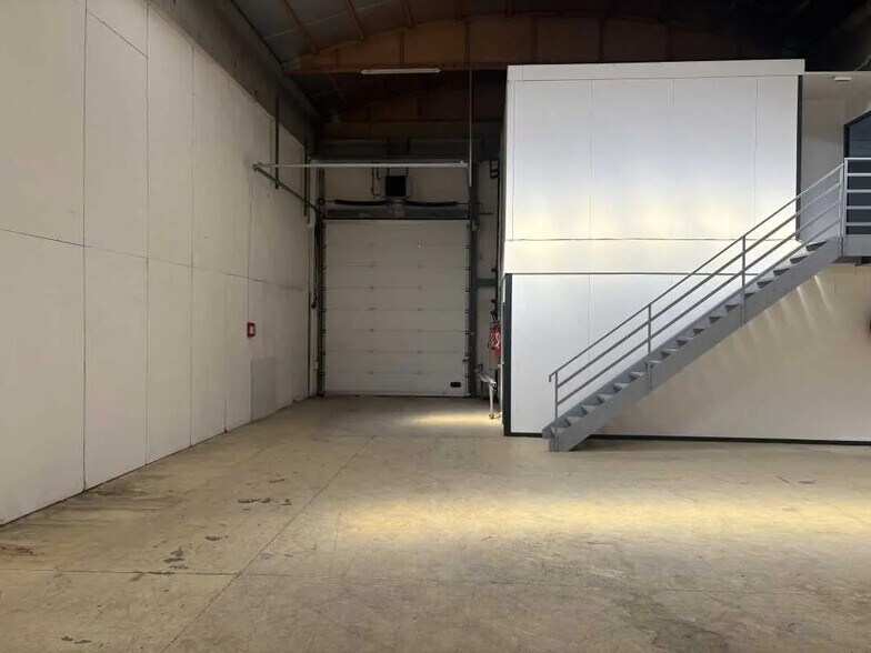 Office in Dardilly for lease - Interior Photo - Image 3 of 8